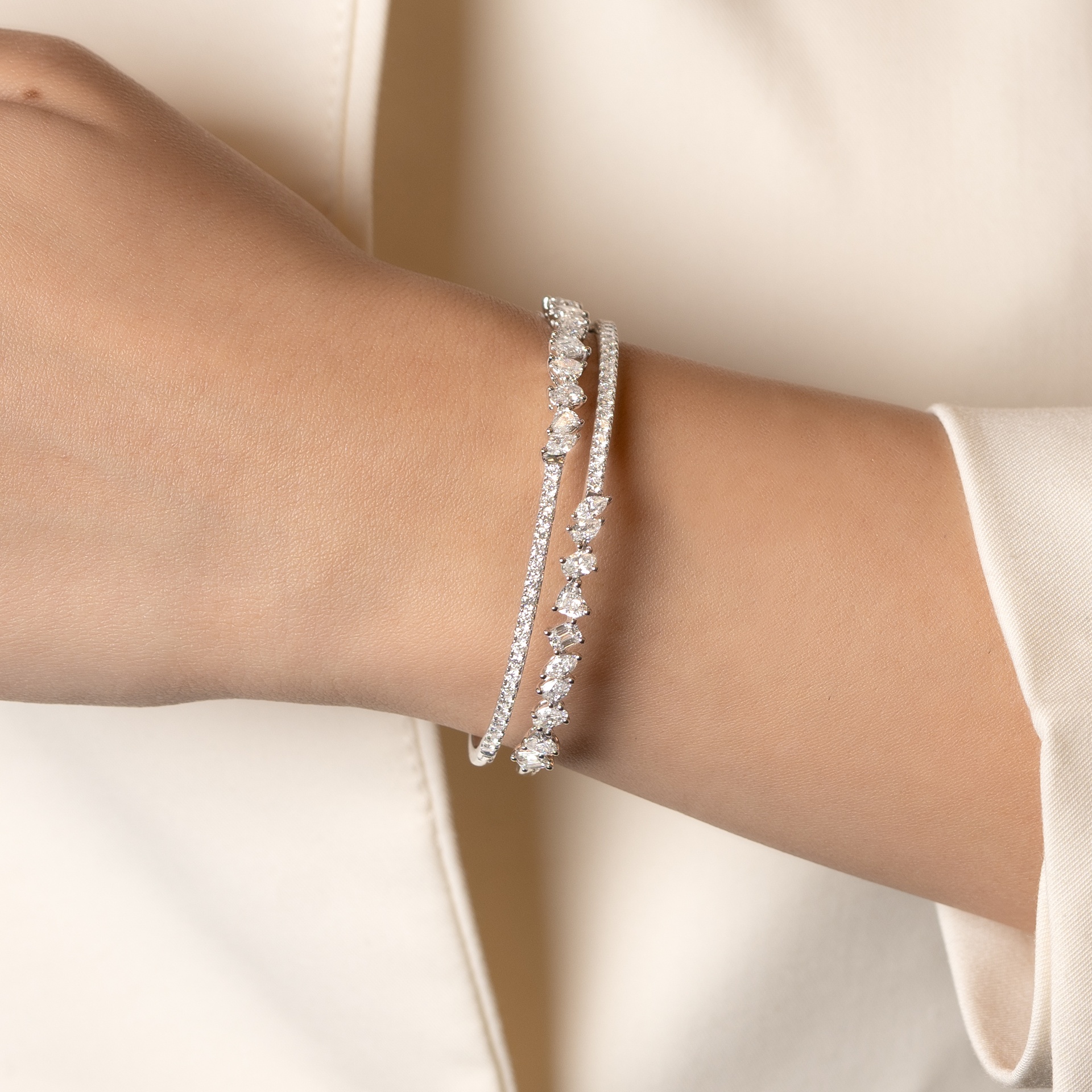 HIGH JEWELRY BANGLE
