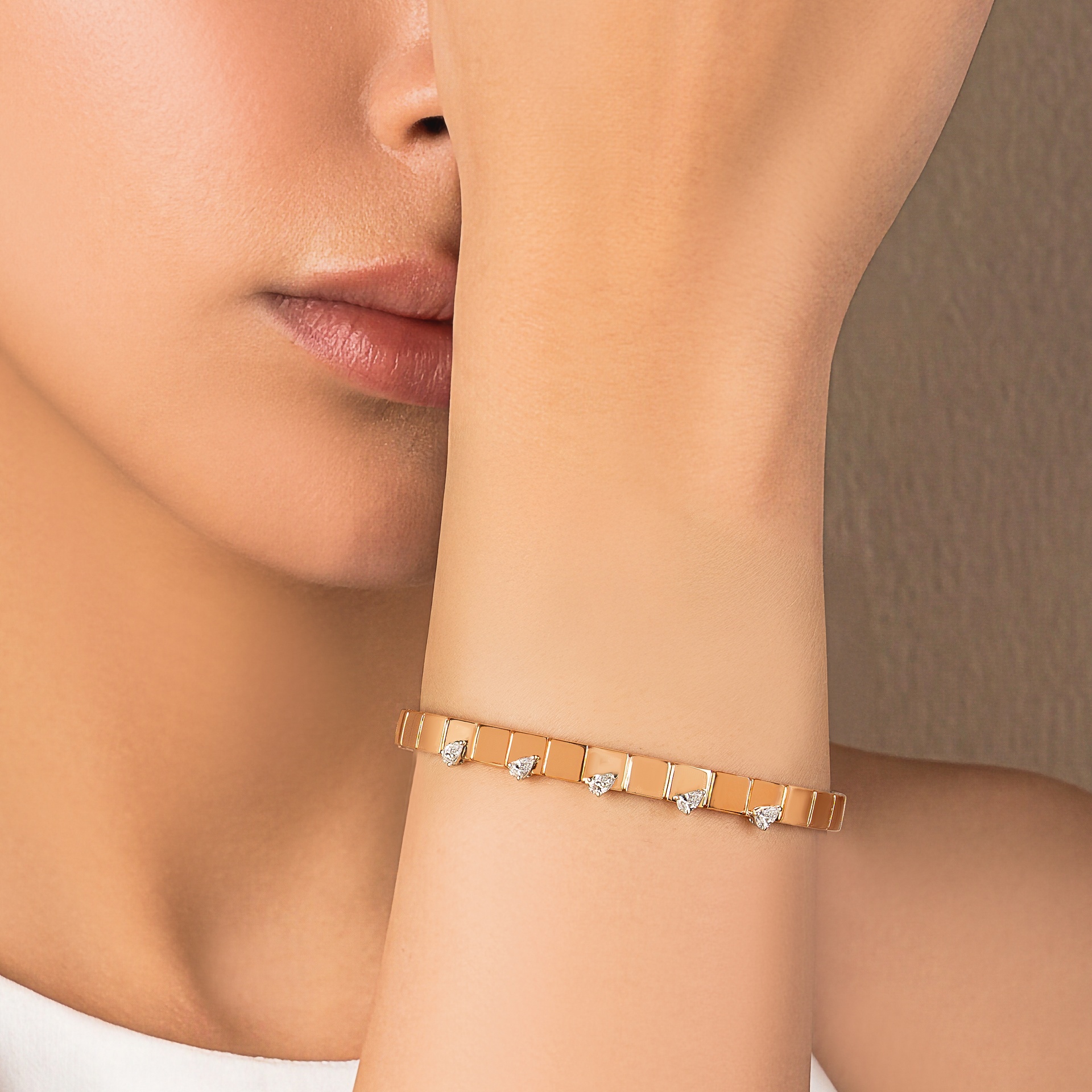 LUST BANGLE