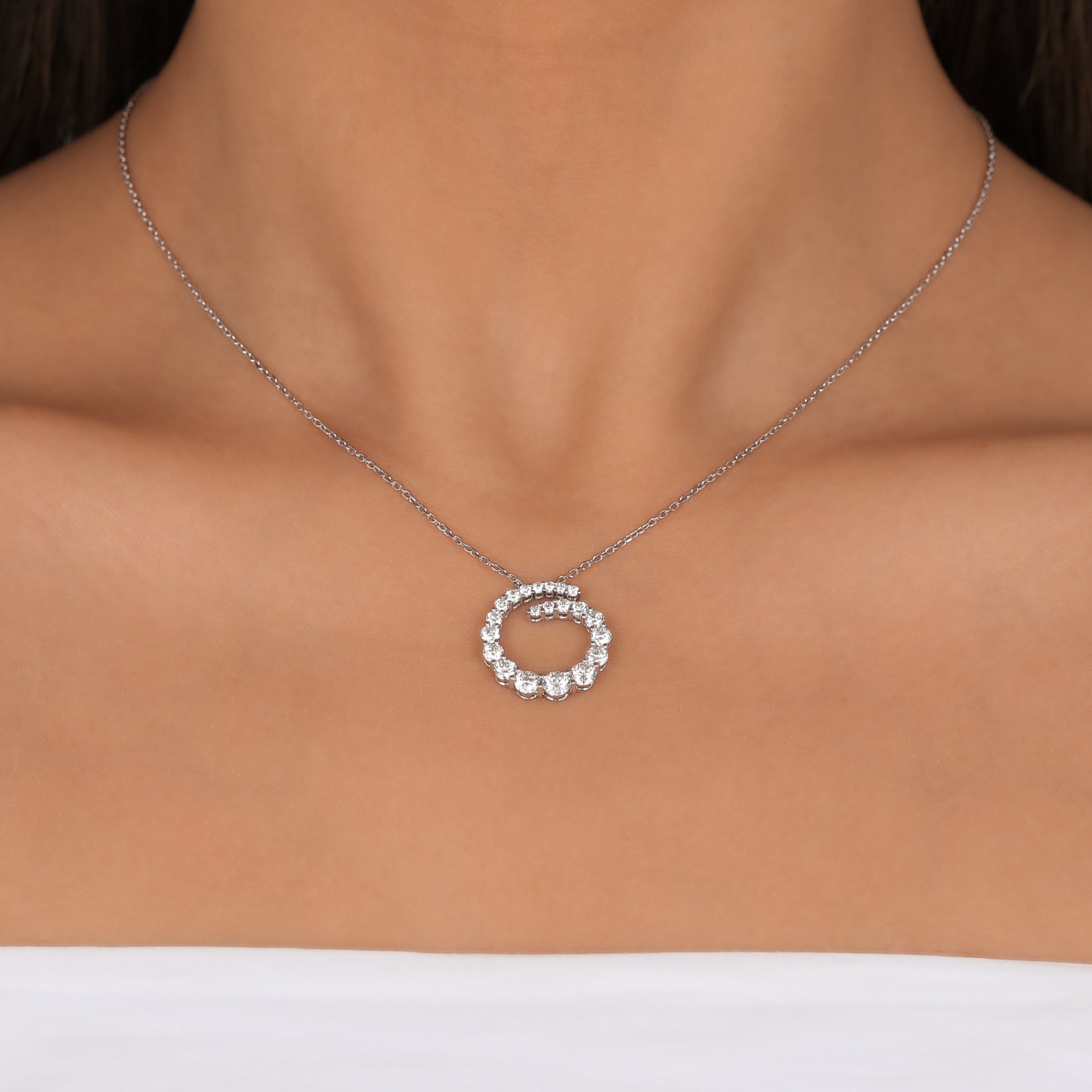 HIGH JEWELRY PENDANT