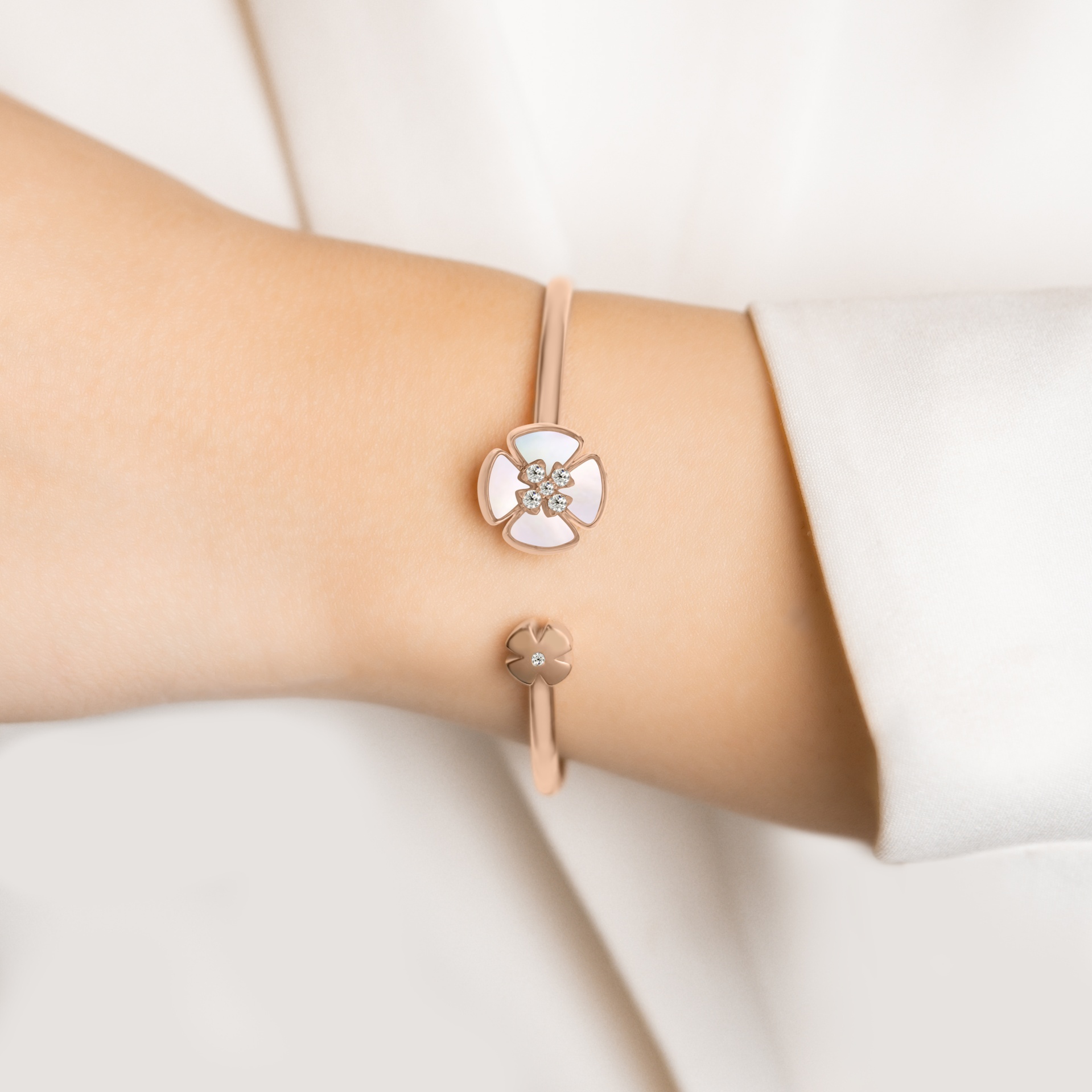 EVERBLOOM BANGLE
