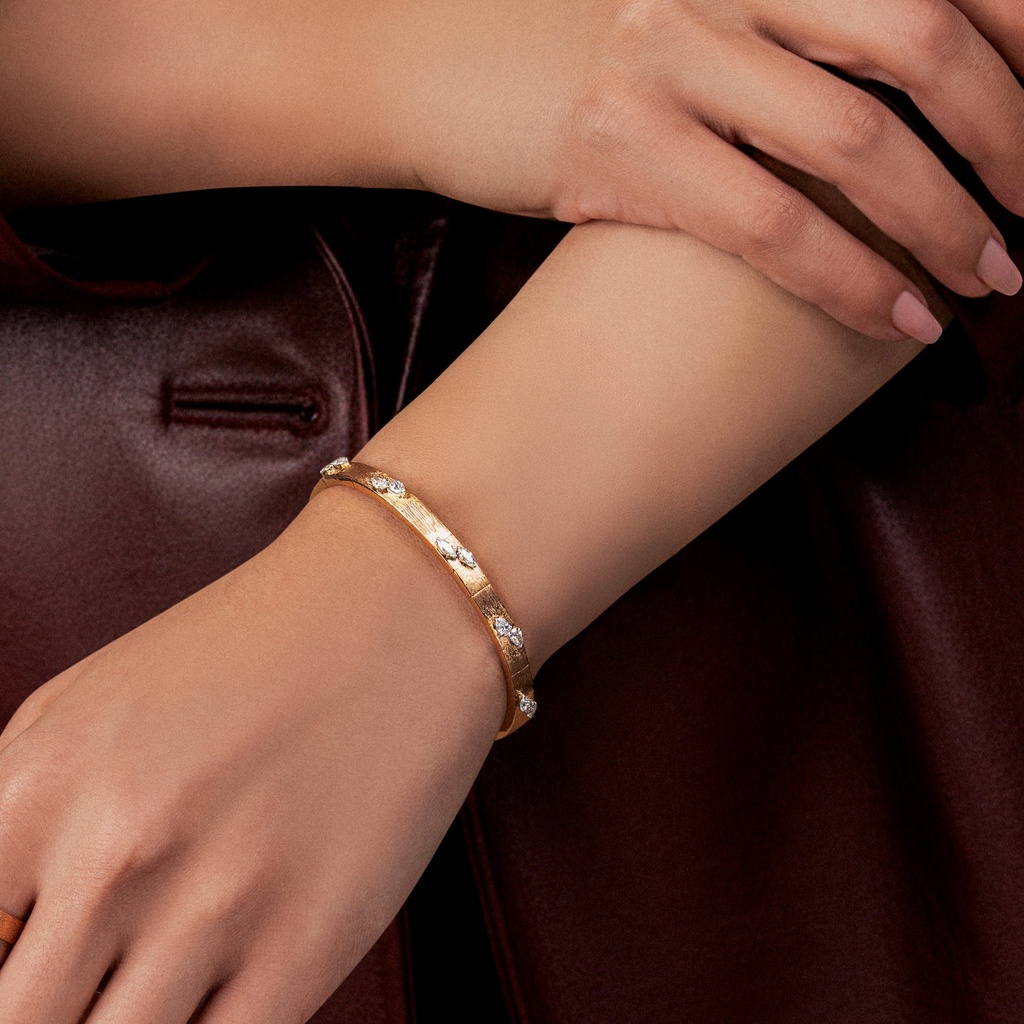 LUST BANGLE