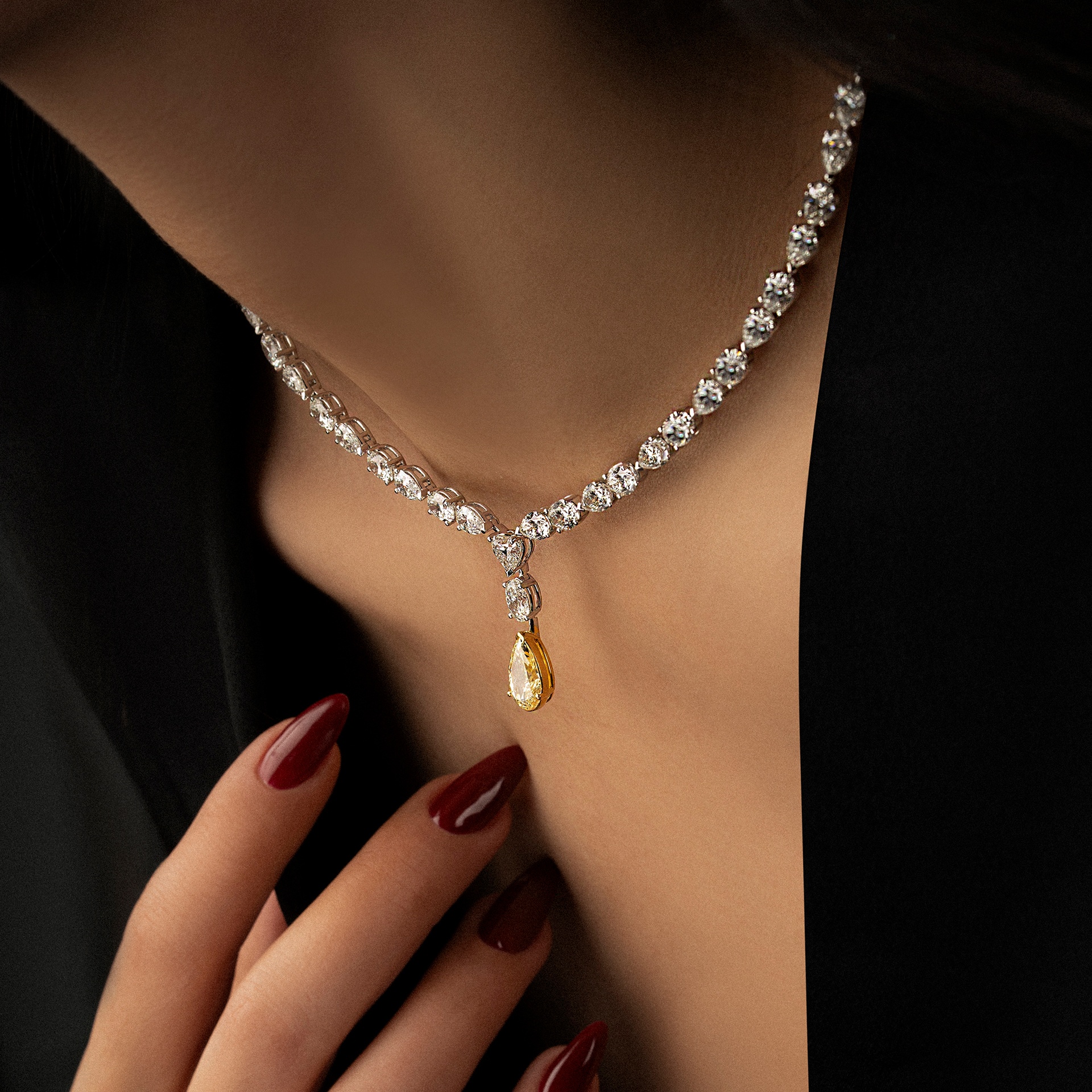 HIGH JEWELRY NECKLACE