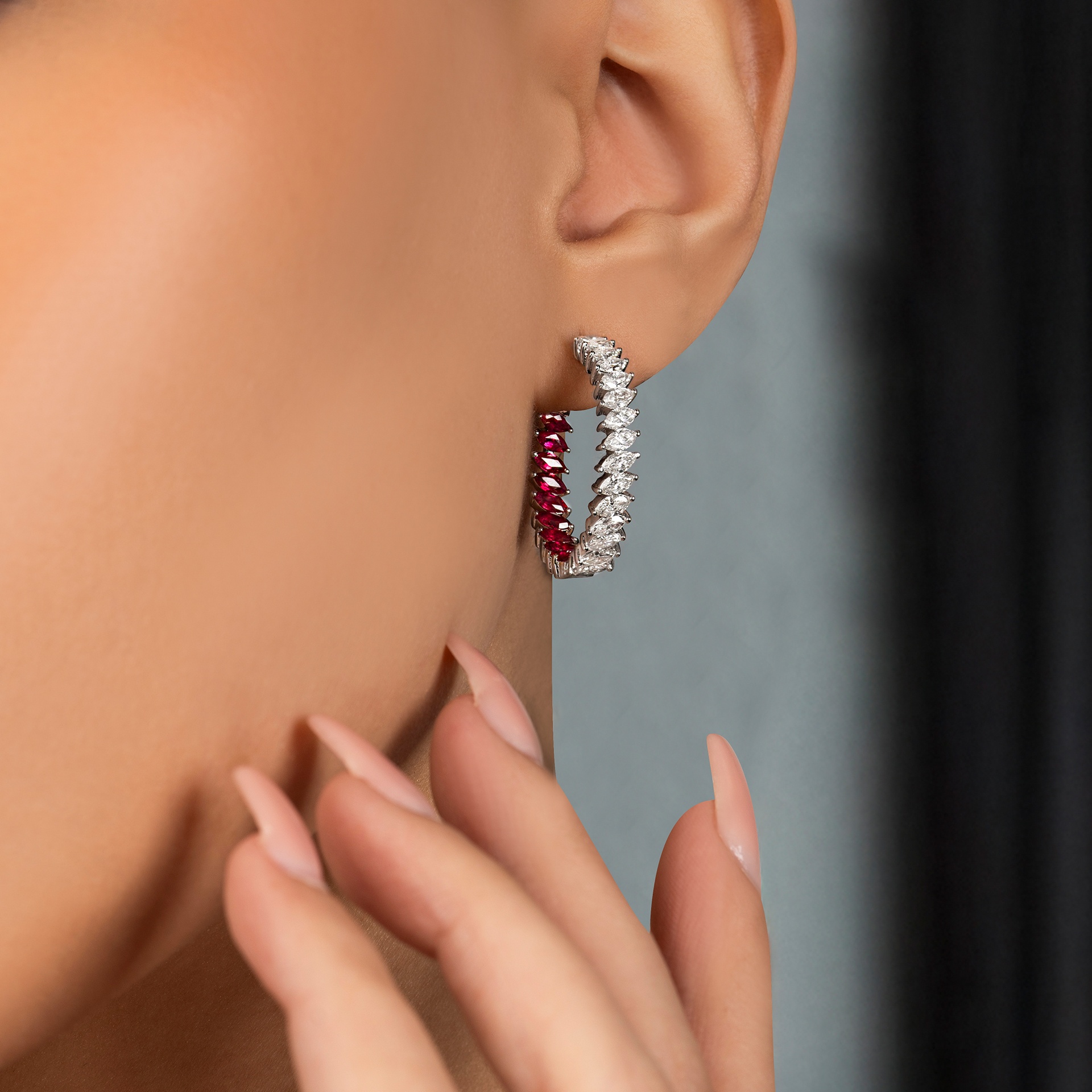 HIGH JEWELRY EARRING