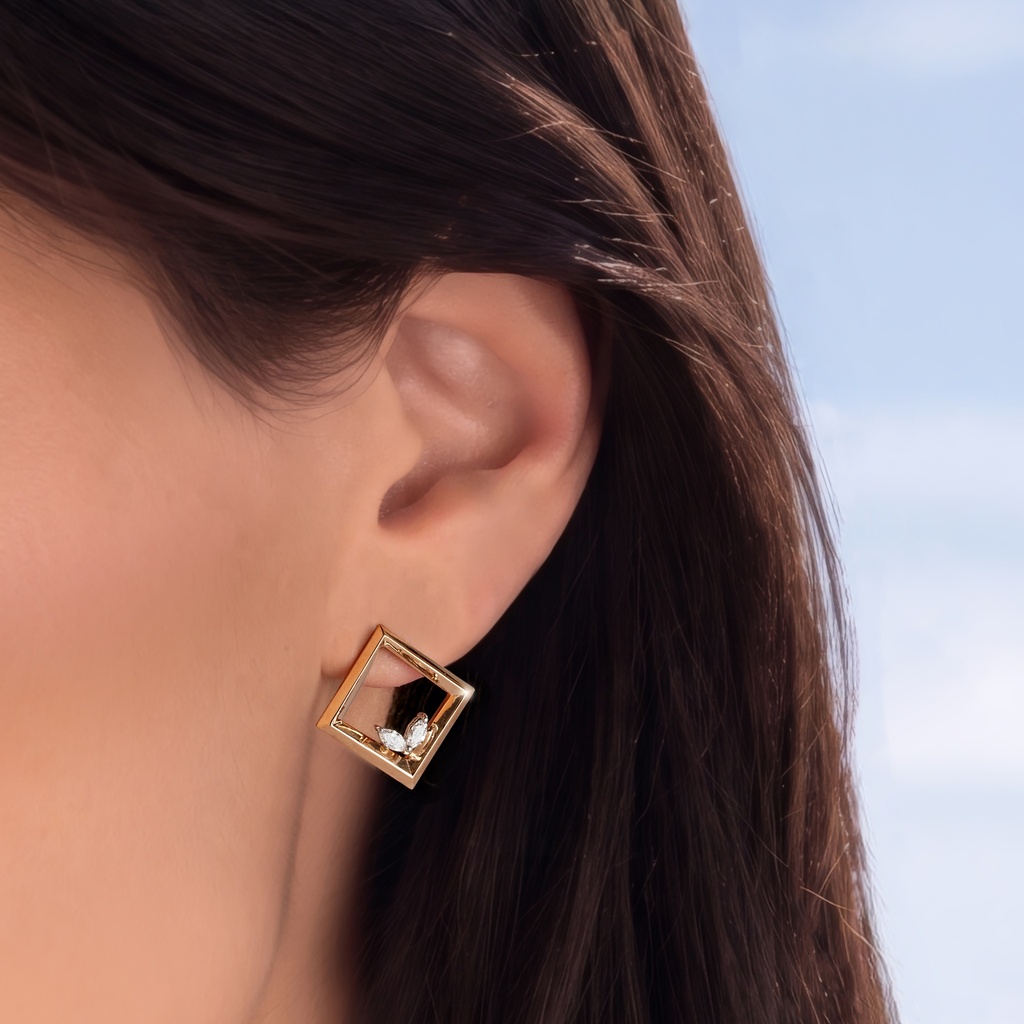 LUST EARRING