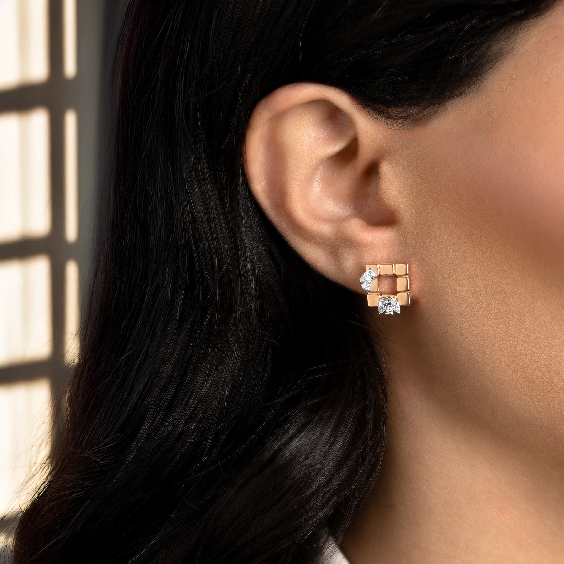LUST EARRING