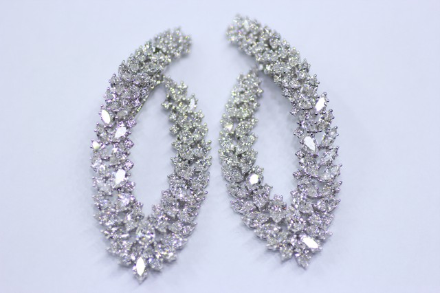 HIGH JEWELRY EARRING