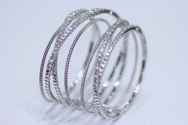 HIGH JEWELRY BANGLE