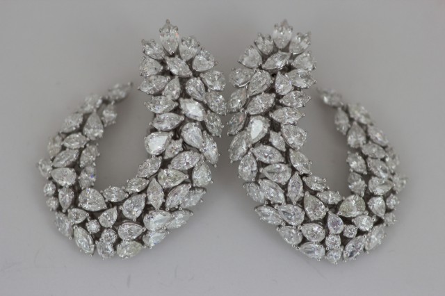 HIGH JEWELRY EARRING